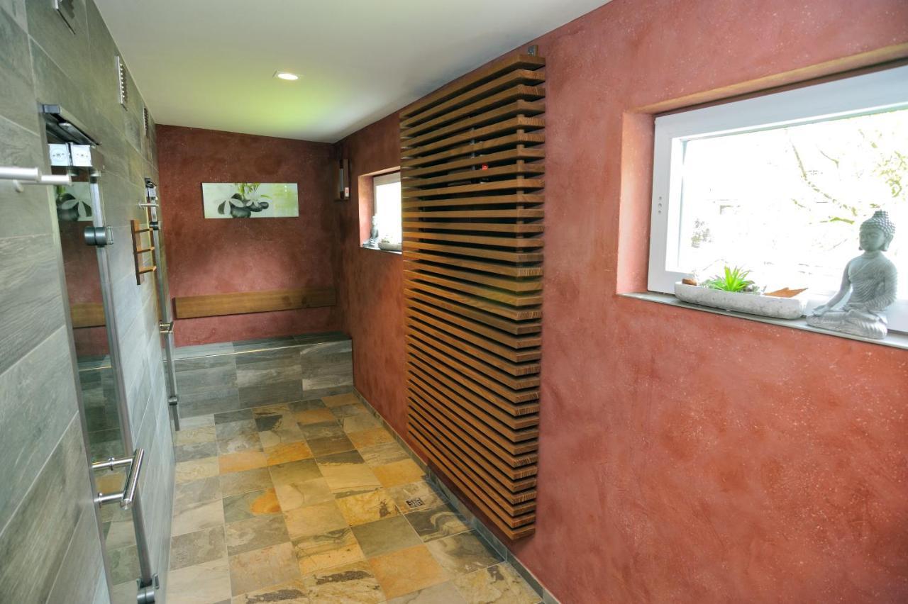 Kurhotel Gruettner Mit Eigenem Sole Thermal Schwimmbad 32 Grad Und Saunalandschaft 巴德韦斯特科特 外观 照片